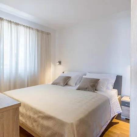 Mar Sea View Apartment Supetar Exterior photo
